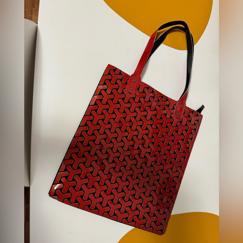 Patrizia Luca NWOT Shiney Red  Large Shoulder Strap Tote Bag with zipper.